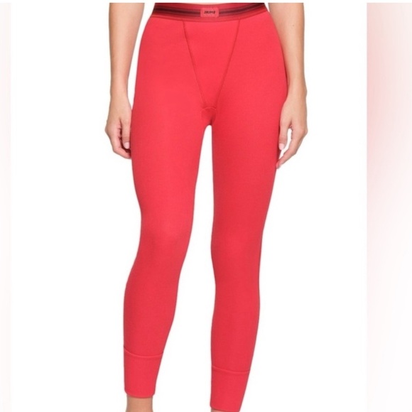 SKIMS Red Leggings - Picture 5 of 7